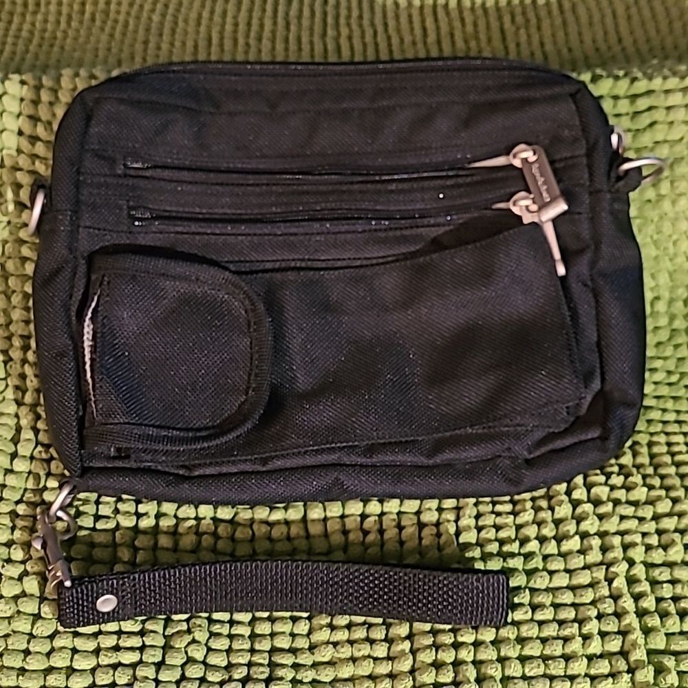 Brookstone black traveling bag wrist strap